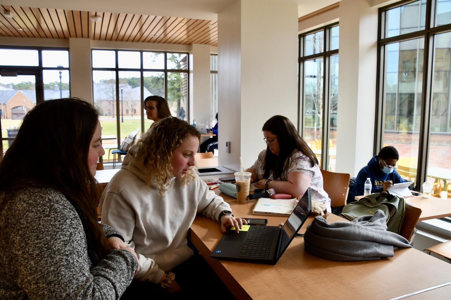 Students working in the Learning Commons / Brewd awakening coffee shop